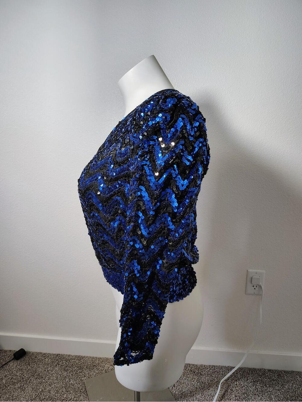 Vintage Three Flaggs USA Blue Black Sequence Shoulder pads Size M Long Sleeve V - Picture 3 of 9